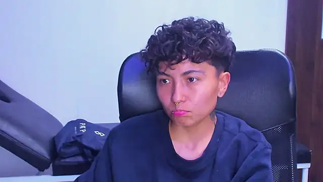 Im_Mathias Adlı Modelin Canlı XXX Sohbeti