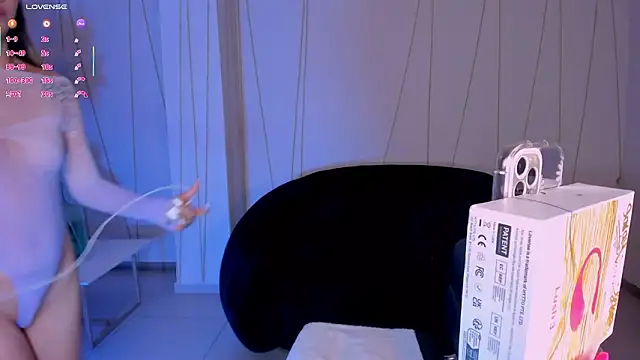 TaraLawrence's Live XXX Chat