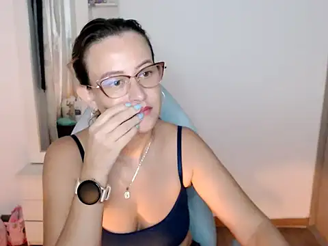 BOREAL_MOON élő XXX-chatje