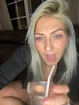 LittleMissEeve: απευθείας συνομιλία ΧΧΧ