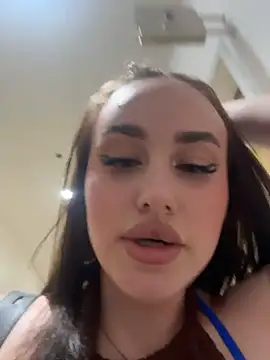 KiraSunshine's Webcam Show