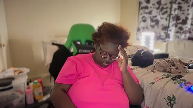 -Yagurlwest élő XXX-chatje