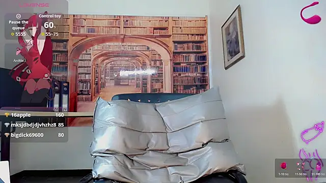 Tifany_Velanyer: διαδικτυακό σόου στην κάμερα