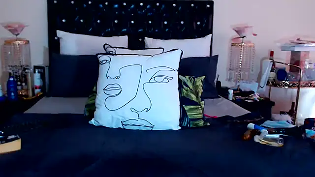 MONSTERTITS44DDD 即時 XXX 聊天