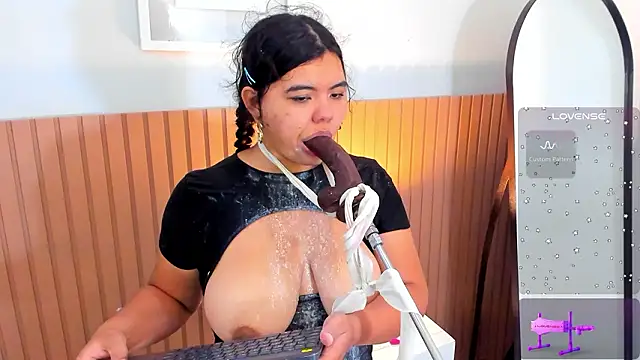 klhoe_boobs Adlı Modelin Canlı XXX Sohbeti