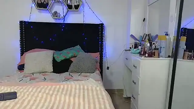 charlotte_077 élő XXX-chatje