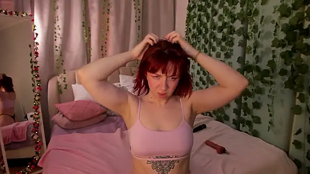 Love_is_Lola élő XXX-chatje