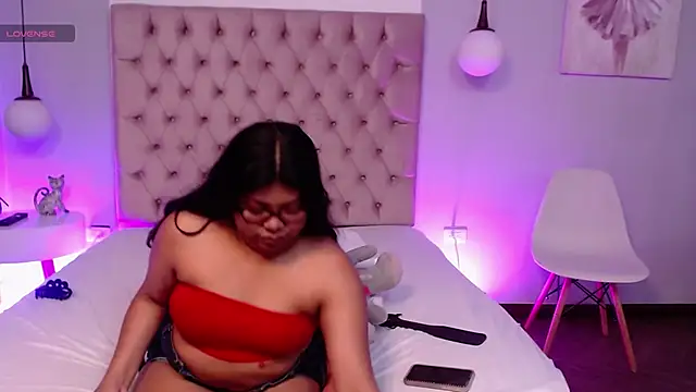 Kiri_Black_ élő XXX-chatje