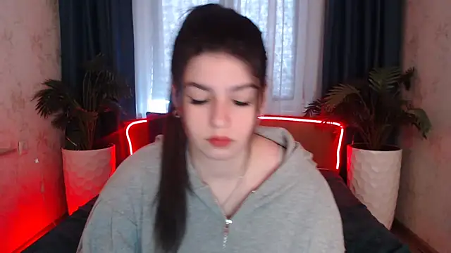 Chatroom XXX en direct de KisaModel