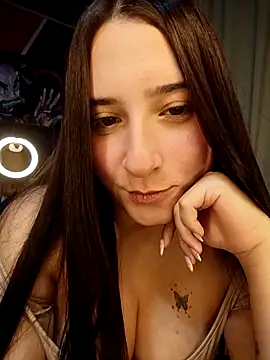 Mysticdooll69 élő XXX-chatje