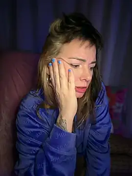 MarlaFknSinger élő XXX-chatje