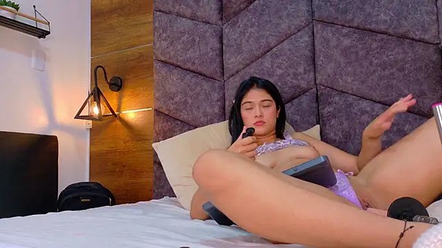 EmmaLou__のライブXXXチャット