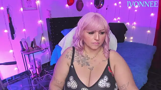 Ivonnee__ live XXX chat