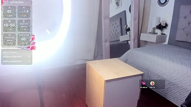 saray_reesee élő XXX-chatje