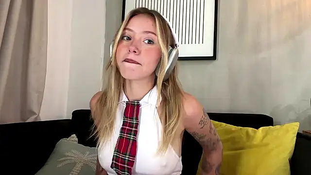 MartinaDeoliveira élő XXX-chatje