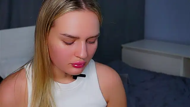 AmyLowe04's Live XXX Chat