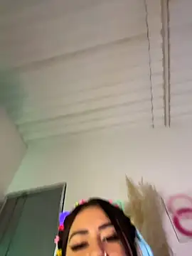 halana_squirts élő XXX-chatje