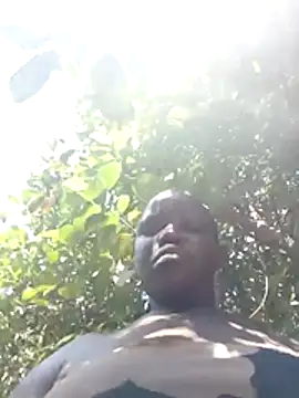 holygrail001: διαδικτυακό σόου στην κάμερα