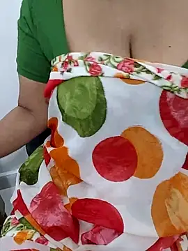 Tamil_aishu09: διαδικτυακό σόου στην κάμερα