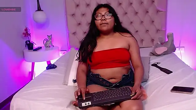 Kiri_Black_ Live XXX Chat