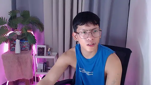 pinkcock_froi2305's Live XXX Chat