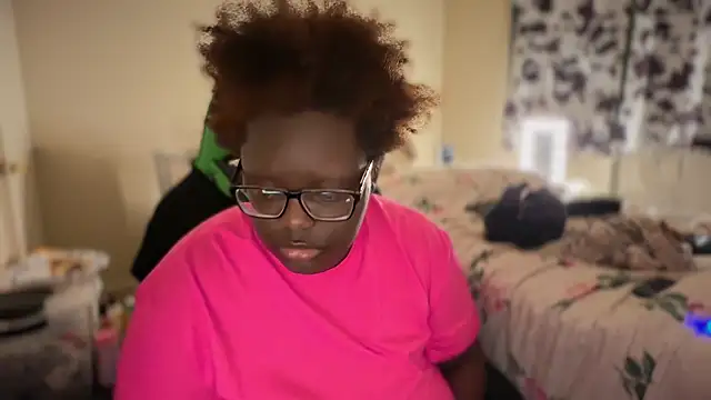 -Yagurlwest Chat XXX live