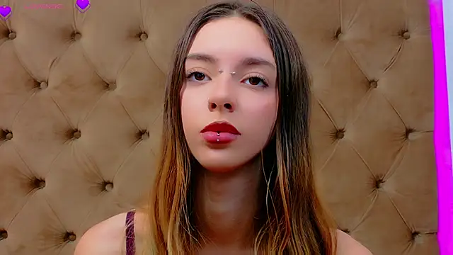 CoraVex Adlı Modelin Canlı XXX Sohbeti