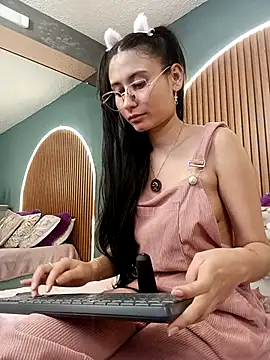 NayeCloud Chat XXX in diretta