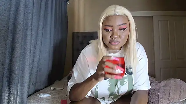 XXX chat uživo modela nanababe1