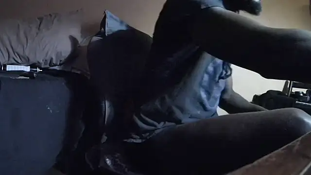 EYEzIAM's Webcam Show