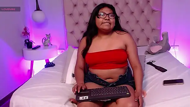 Kiri_Black_ Live XXX-chat