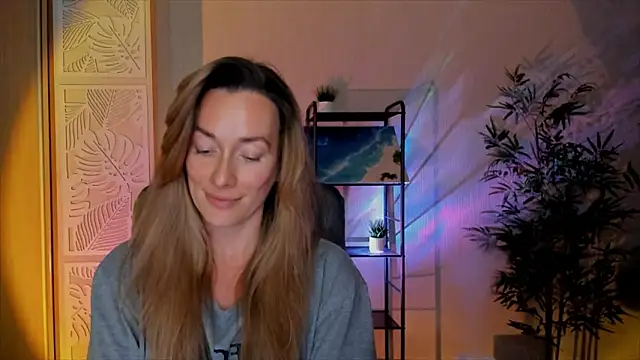 RebeccaMartinez élő XXX-chatje