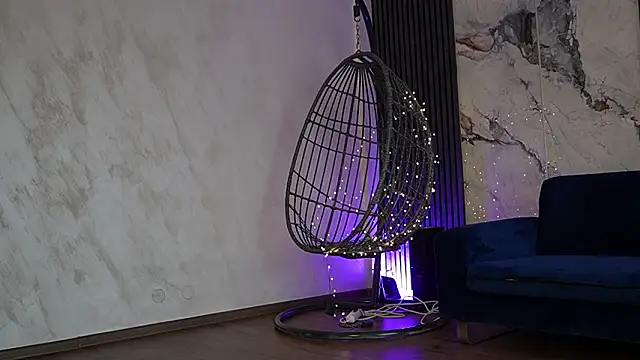 Show modela RachelRavee na web-kameri