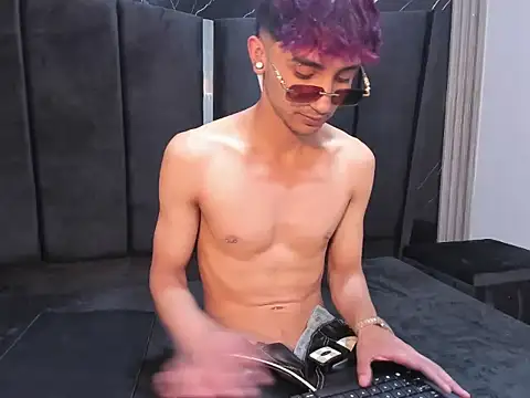 KrisX_hl Chat XXX in diretta