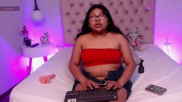 Kiri_Black_ Live XXX-chat