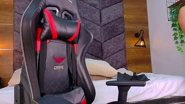 Chat +18 de EmmaLou__ ao vivo