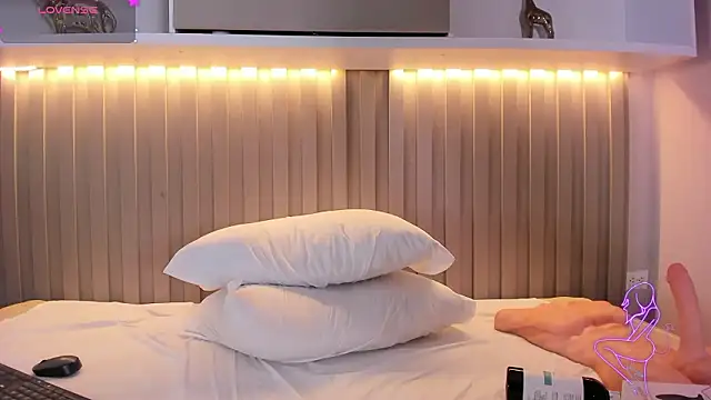 Zafiro11_: διαδικτυακό σόου στην κάμερα