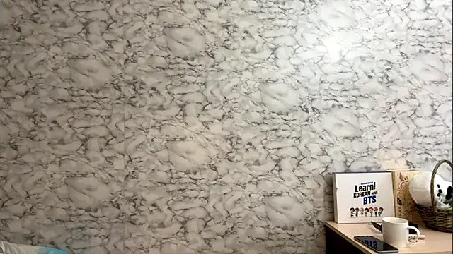 ShyLulyX webcam show