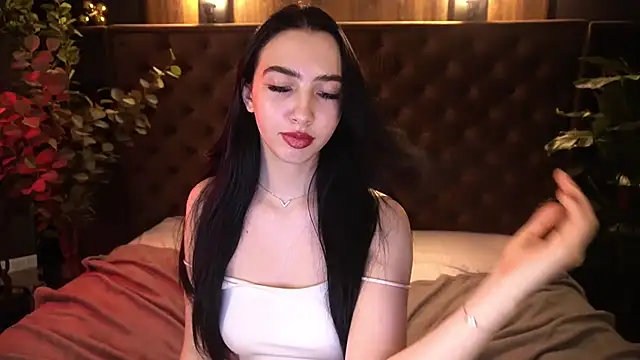 WildKittenX_ Adlı Modelin Canlı XXX Sohbeti