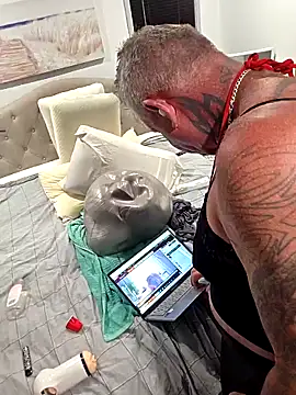 Handsolo_porn: διαδικτυακό σόου στην κάμερα