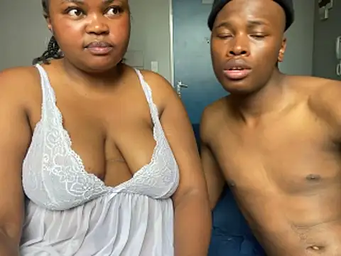 Curveysinaa's Live XXX Chat