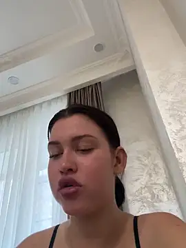 دردشة KikiWatson الجنسية المباشرة