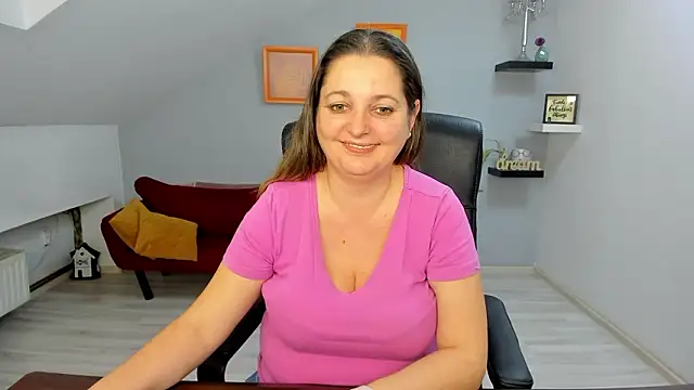 LollaGirl 即時 XXX 聊天