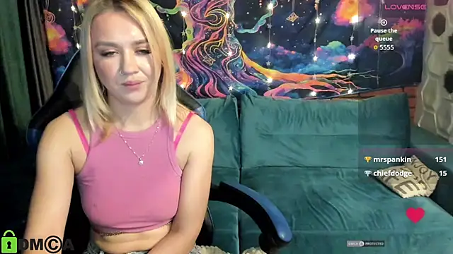 CrystalGirl99 Show in webcam