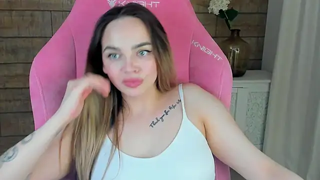 AnitaVenture Adlı Modelin Canlı XXX Sohbeti