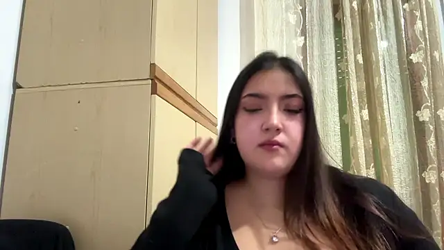 LunaVelix Show in webcam