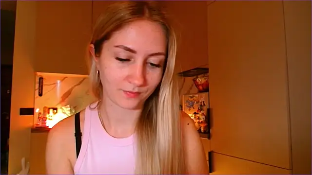 BluueSilk Adlı Modelin Canlı XXX Sohbeti