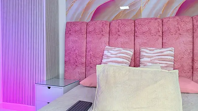 emmacurvy Adlı Modelin Canlı XXX Sohbeti