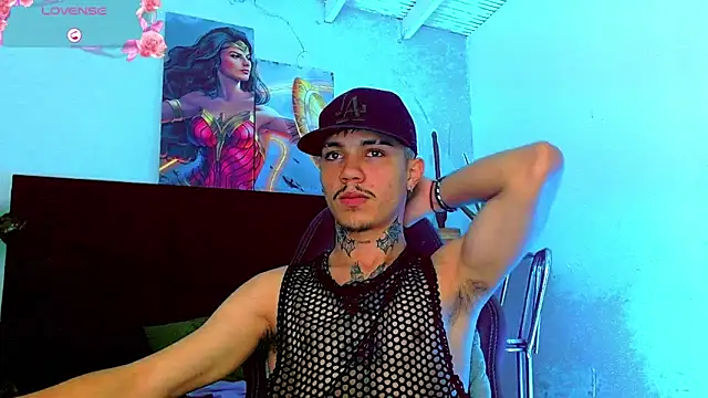 HannibalLester Adlı Modelin Canlı XXX Sohbeti