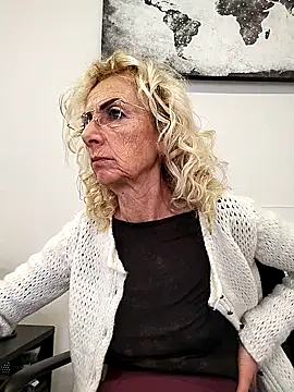 clarabell4 Chat XXX in diretta